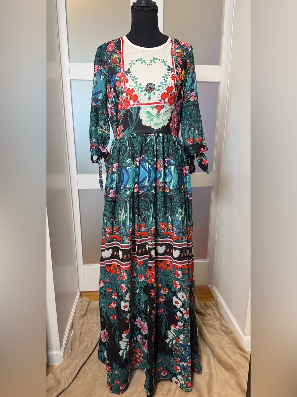 L’ATISTE by Amy Retro BohoFloral Multi-Color Maxi Dress, Size Medium.